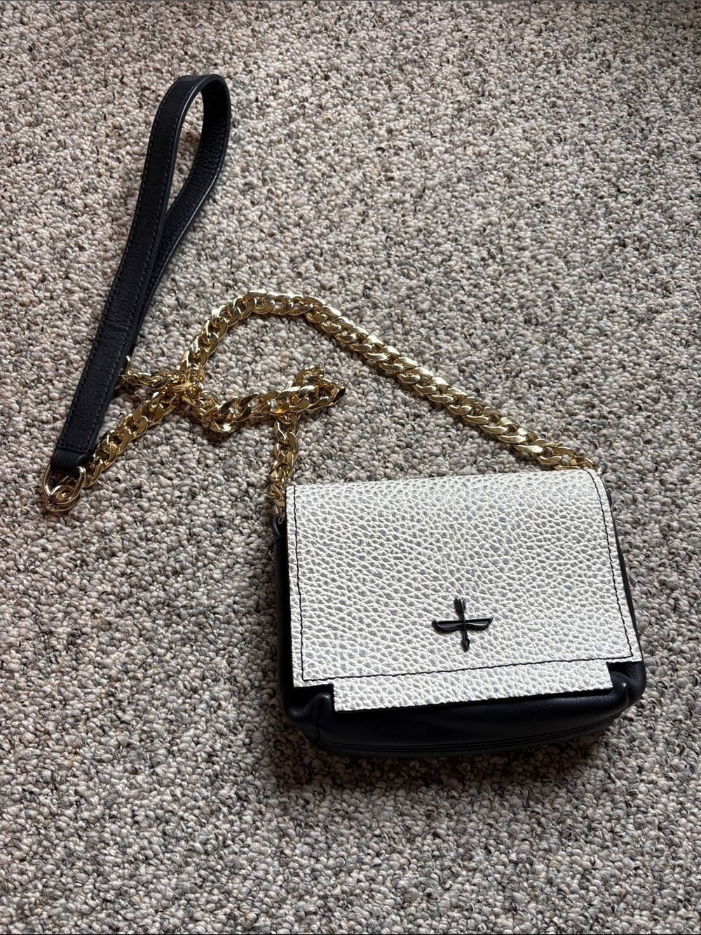 Pour La Victoire White and Black Pebbled Crossbody with Gold Chain